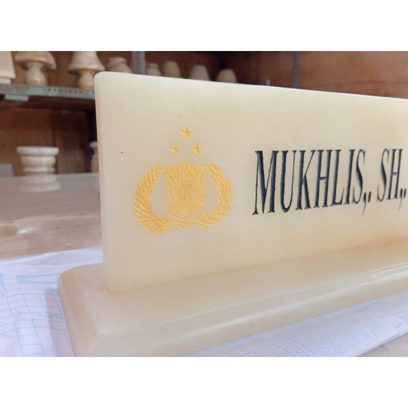 

PAPAN NAMA MURAH. PAPAN NAMA BATU ONYX BERWIBAWA FREE PETI EMAS BERGARANSI