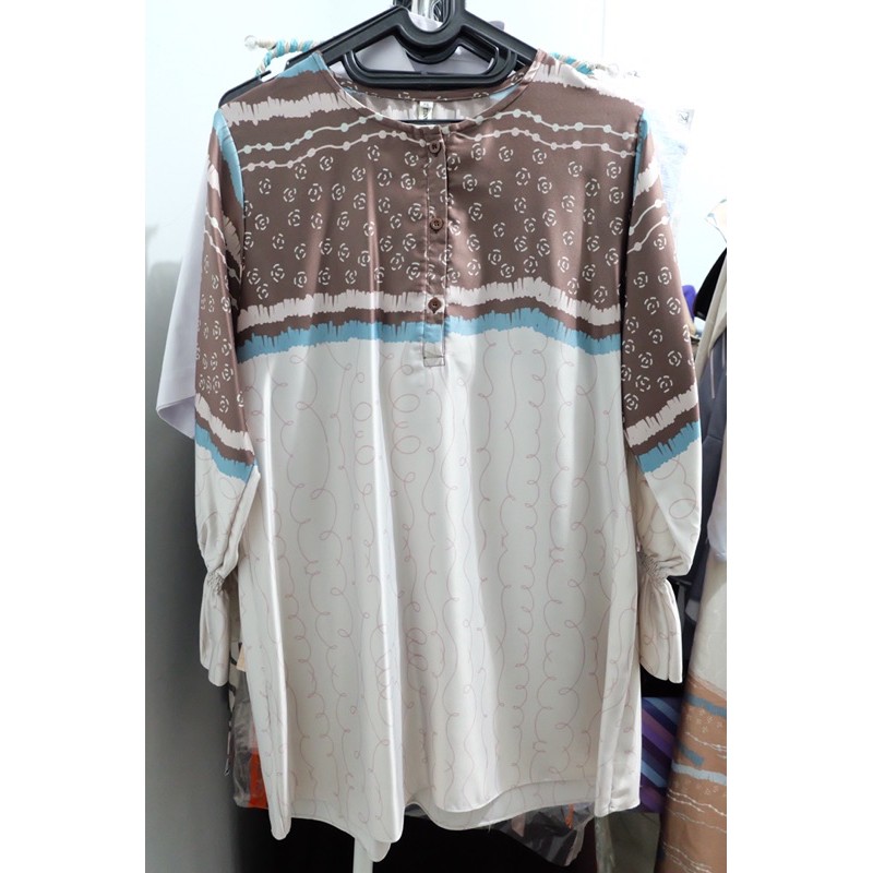 Preloved NEGRI BLOUSE by Vanilla Hijab