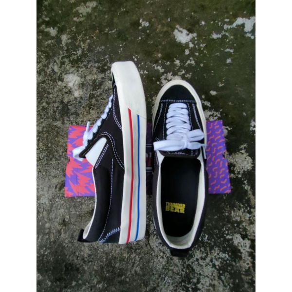 Sepatu thunderbear slip on cut and paste
