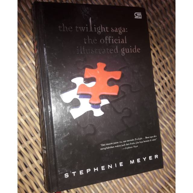 Buku The Twilight Saga : The Official Illustrated Guide