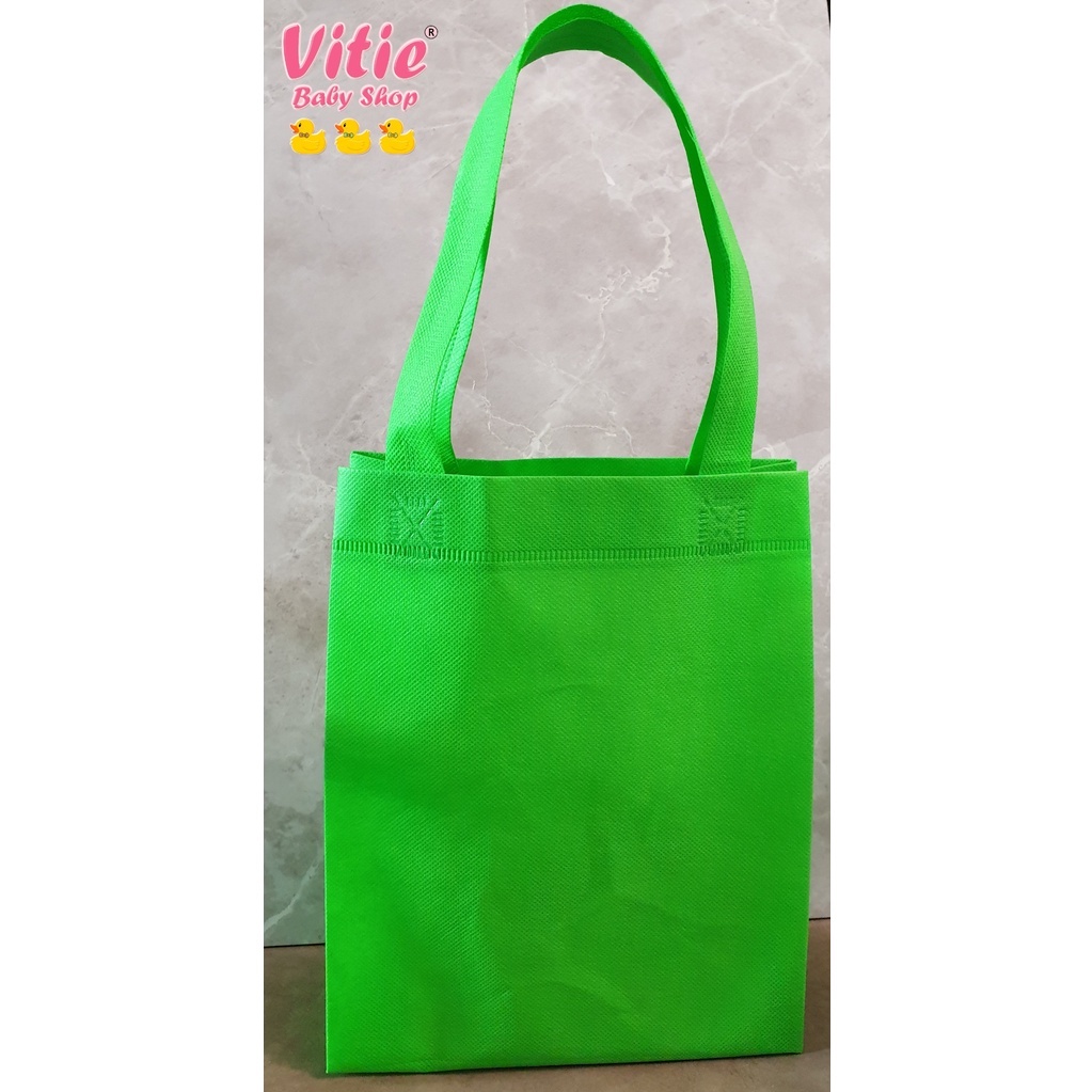 

Goodie Bag Tas Kain Spunbond isi 20 pcs (UK. 20X25X9)/ Tas souvenir / goodie bag per kodi (uk. 20X25X9) / goodie bag murah