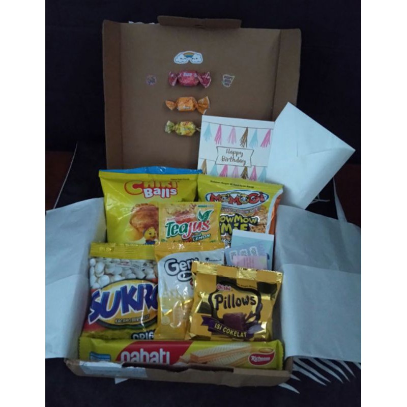 

HAMPERS SNACK BOX / GIFT BOX/ Snack Box Ulang Tahun/ Snack Box Graduation