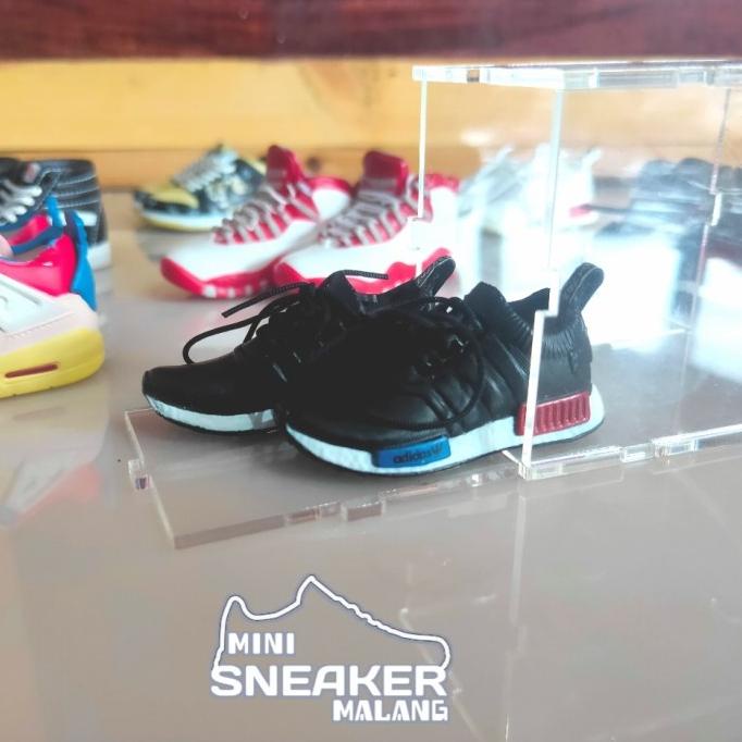 best seller] MINI SNEAKERS 3D ADIDAS NMD R1 OG BLACK KEYCHAIN FIGURE 1/6
