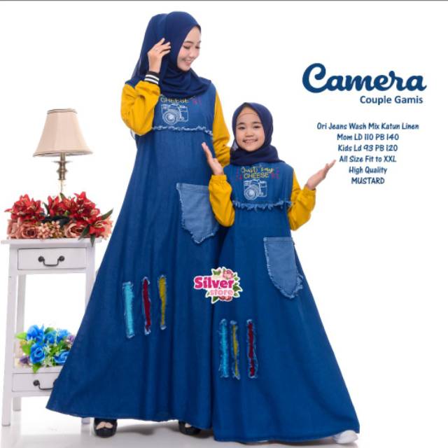 Camera Couple Jeans