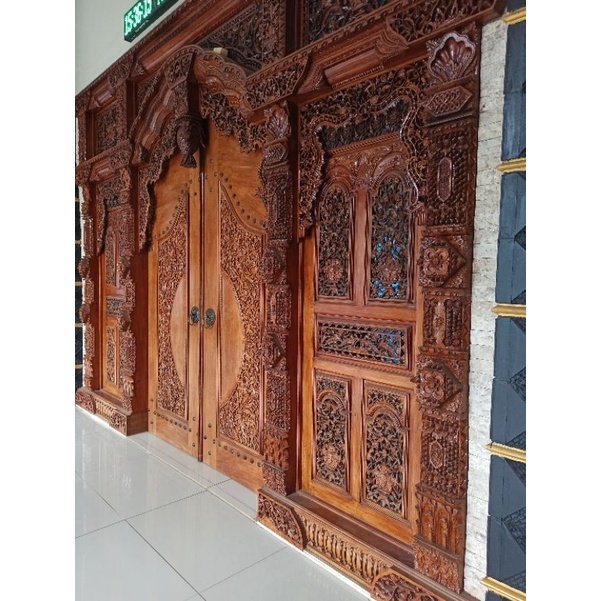 pintu gebyok ukir kayu jati  / gebyok jati ukir jepara