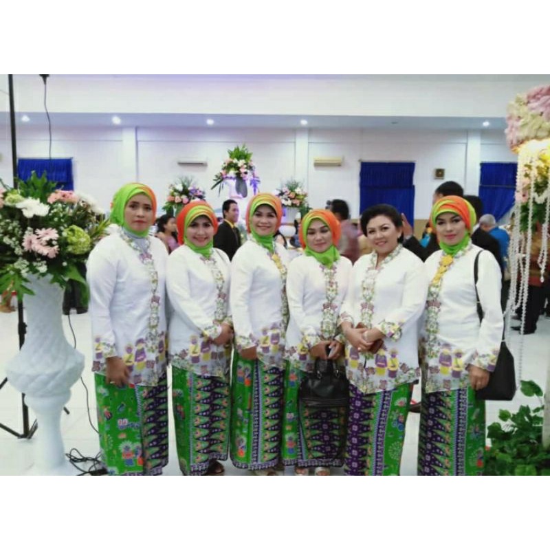 Kebaya Encim Kebaya Encim Lengan panjang Kebaya Encim Modern Kebaya Encim Bordir Kebaya Encim jumbo Kebaya Betawi modern Kebaya encim putih Kebaya Kartini-3