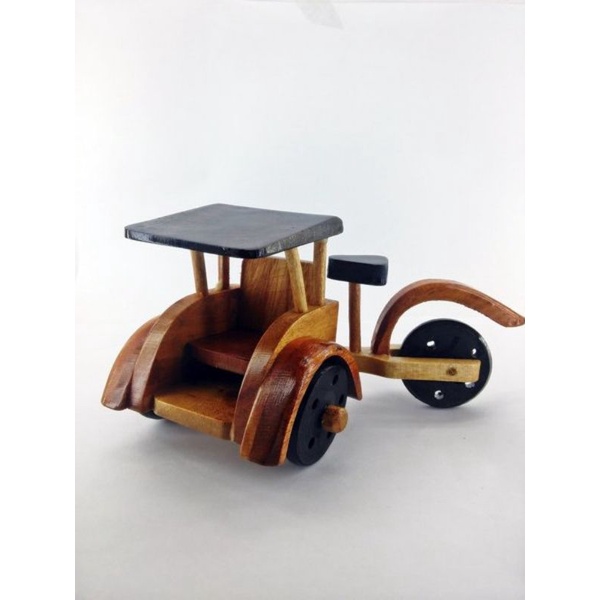 Miniatur becak dari kayu untuk hiasan rumah