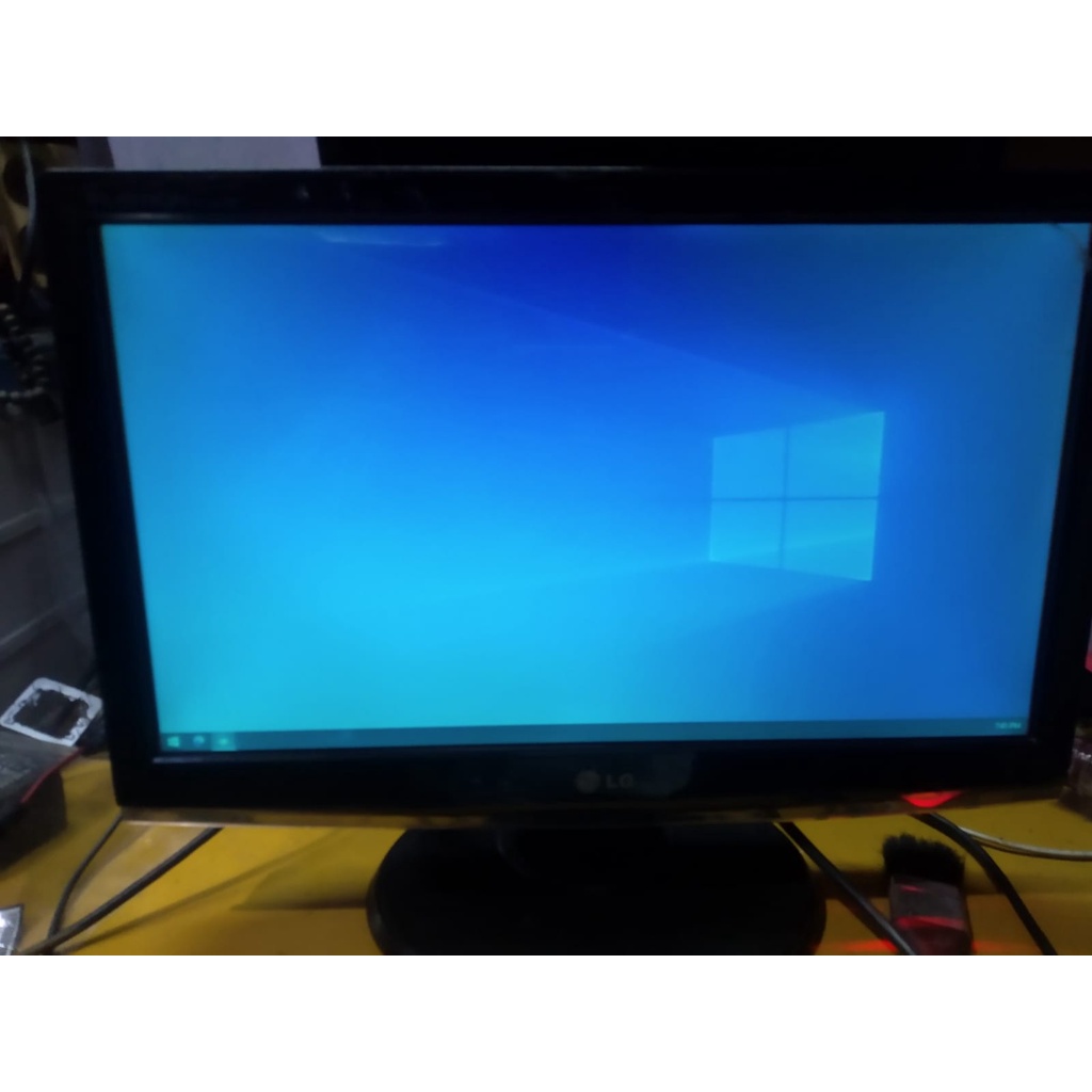 Lcd Led Monitor 16-17-19 -22 inch Merk random