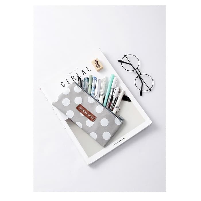 

OPEN SALE TEMPAT PENSIL MOTIF SIMPLE ABU HITAM BEOMETRY VALLEY