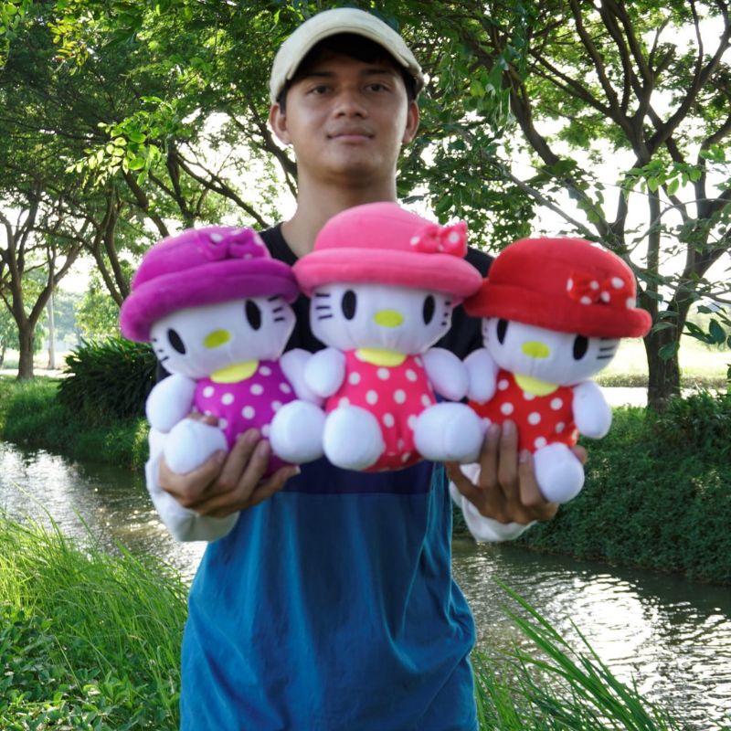 BONEKA HELLOKITTY TOPI TIGA WARNA