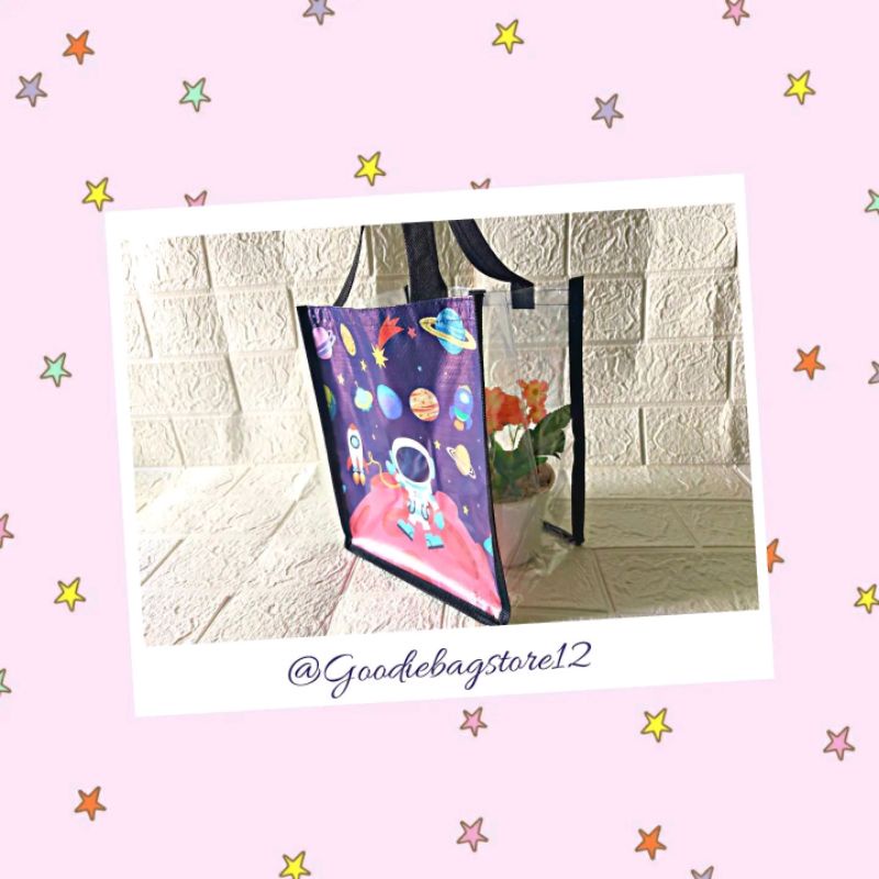 

tas mika astronot tas souvernir tas kado tas parcel tas goodiebag tas mika banner tas ulang tahun