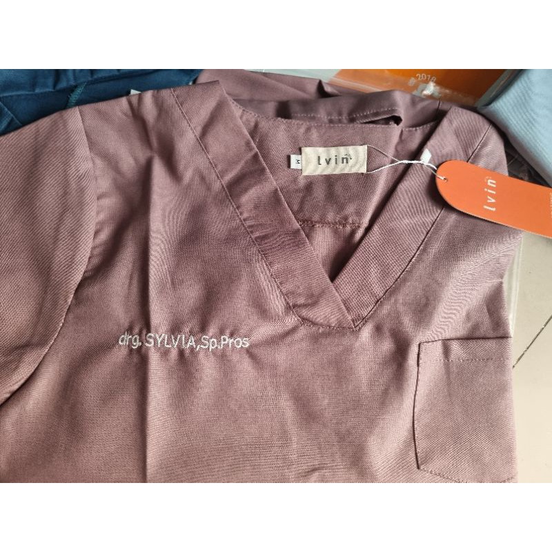 Bordir nama Baju OKA / baju jaga OK / baju perawat  / Seragam klinik Lvin