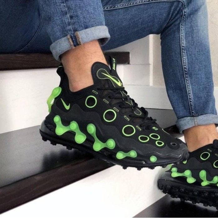 NIKE AIR MAX 720 ISPA " Black Volt "