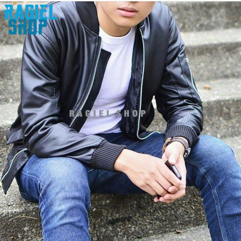 Jaket Pria Bomber Viena Kulit Sintetis Hitam Zipper Furing Dingin Rib Karet Lengan Elegan Vintage Bo