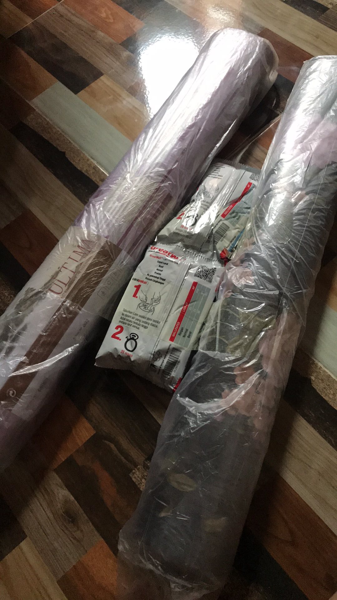 Wallpaper Vinyl Mewah Non Sticker Motif Kombinasi Abstrak Salur Ungu 53cmx10m