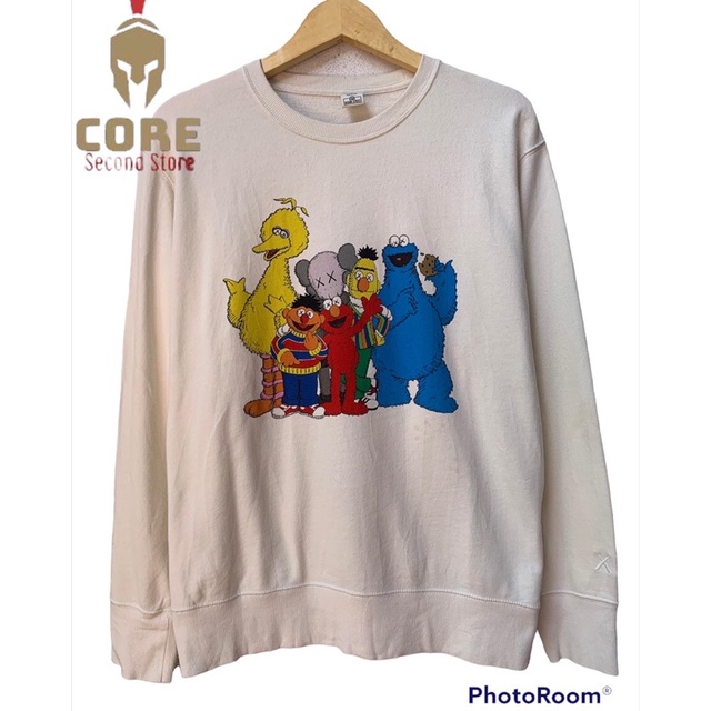 Crewneck Uniqlo x Kaws Second