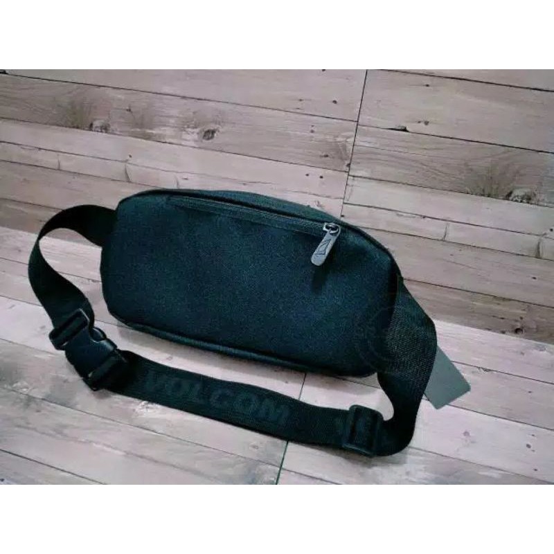tas Volcom tas selempang Volcom waist bag Volcom Premium Logo Besi