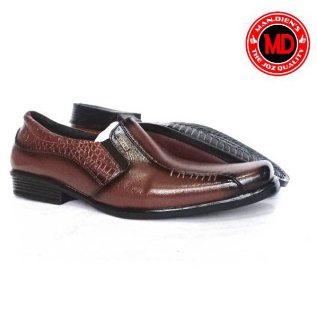 MANDIENSN PRED. 07 Sepatu Formal Pria / Sepatu Pantofel Bahan Kulit Sintetis Hitam/Coklat