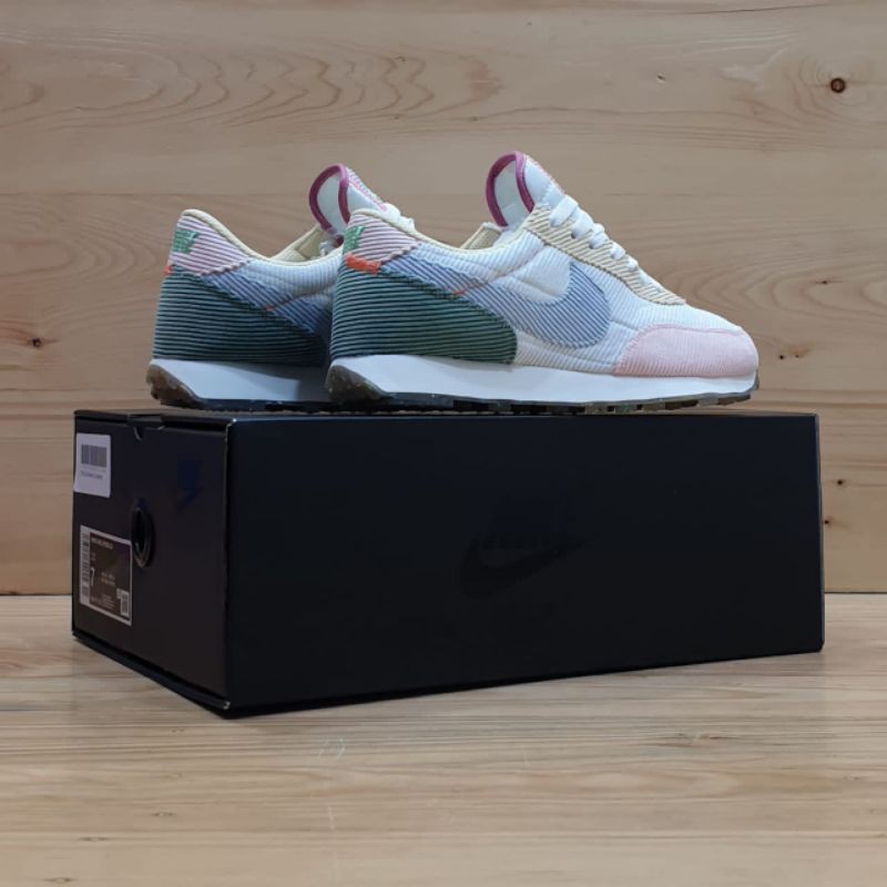 Sepatu Sneakers Nike Daybreak Corduroy