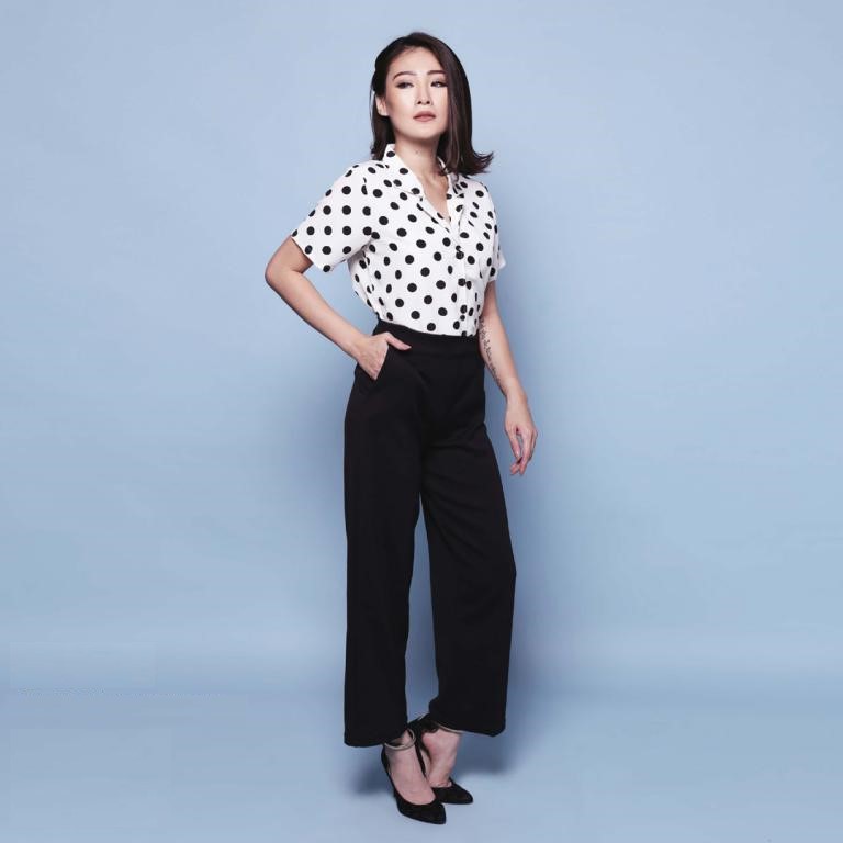 Baju Lebaran Ramadhan Putih  Polkadot Wanita / kemeja Putih polkadot /Kemeja Kerja lengan Pendek Wan