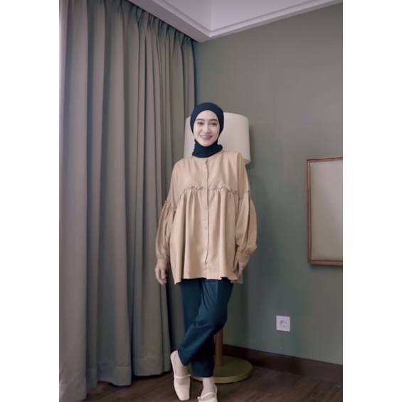 Aqila Ruffle Batwing Basic Blouse / Kemeja Atasan Ruffle Polos Shakilla