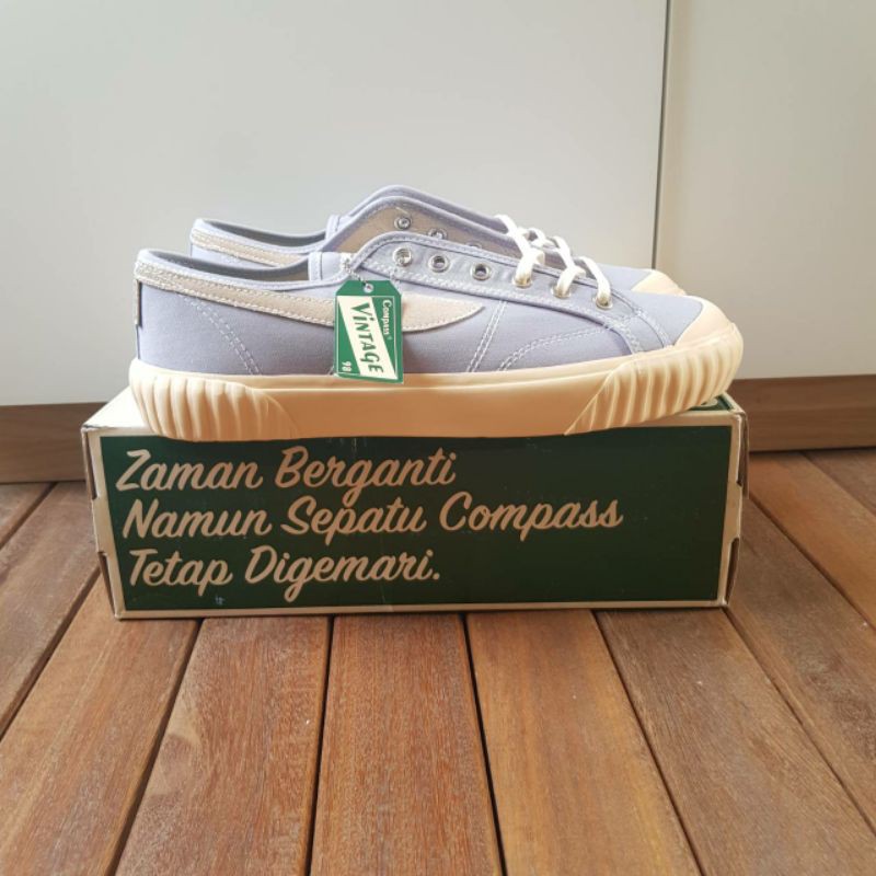 ❌SOLD❌compass vintage low grey