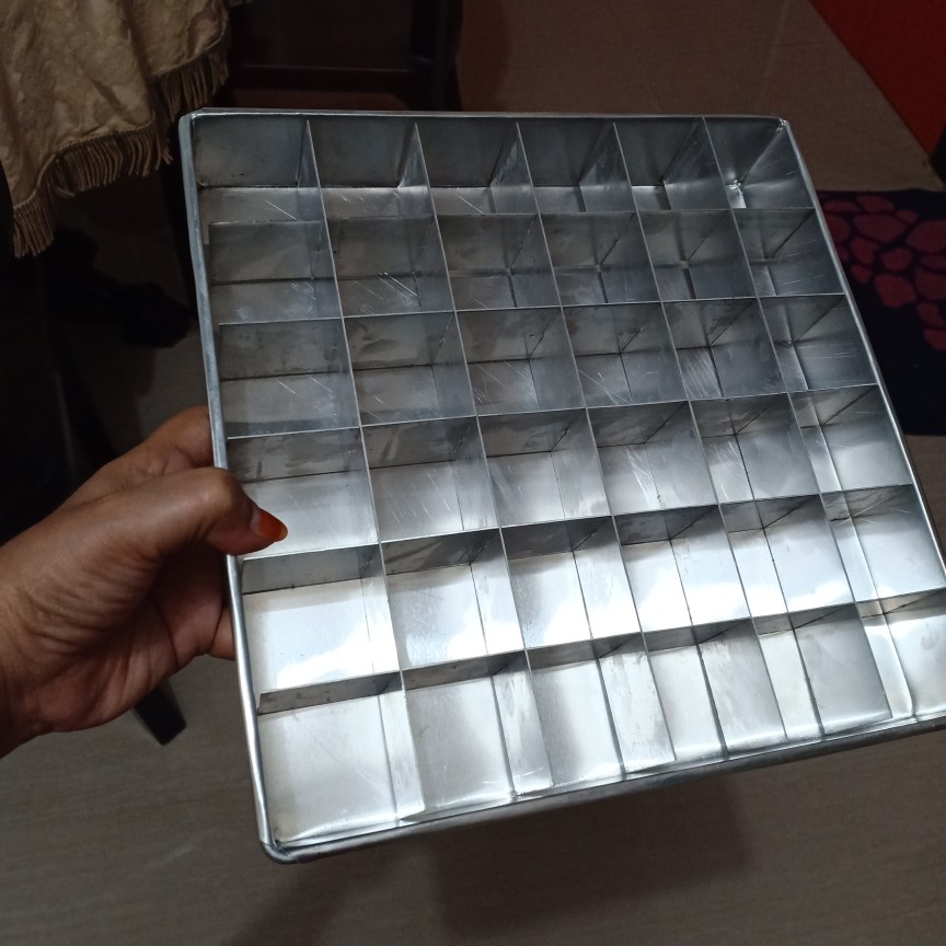  LOYANG SEKAT BROWNIES  dengan ukuran 22 24 30 CM bahan 