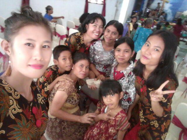 Batik Couple Dan Anak Mawar Daun