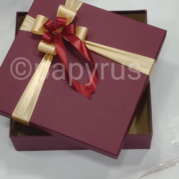 

PAPYRUS 30x30 Tinggi 10cm Kotak Kado Gift Box Hadiah KOTA KADO