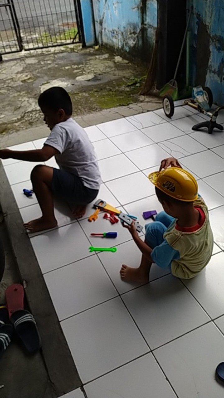 Mainan Perkakas Tukang Dengan Helm Dan Sabuk Panjang