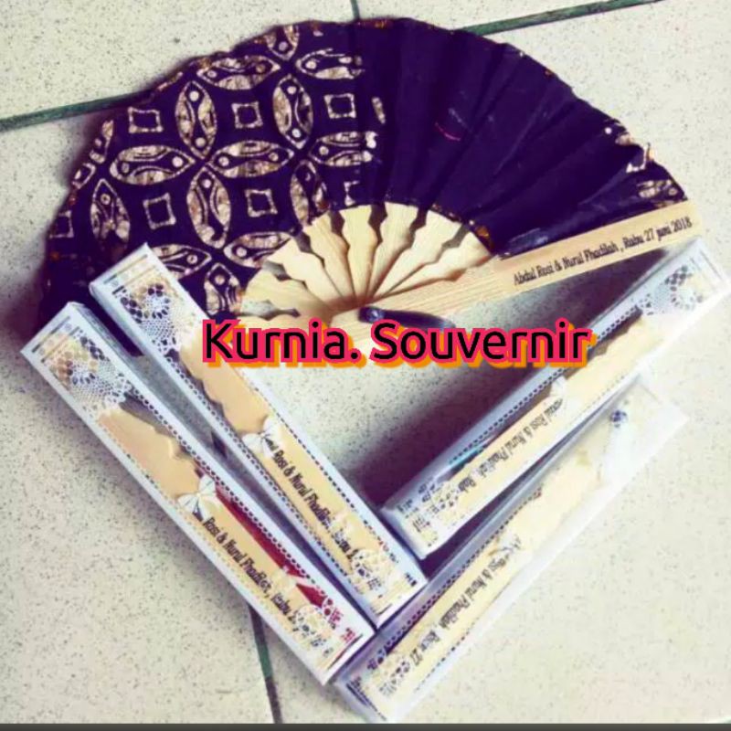 Sablon Nama Kipas Batik Sedang Kemas Mika