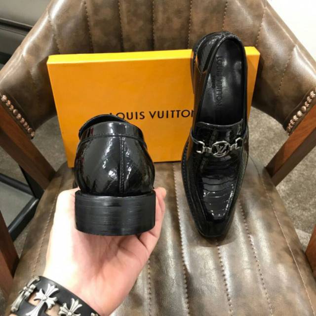 Sepatu pantofel lv mirror quality