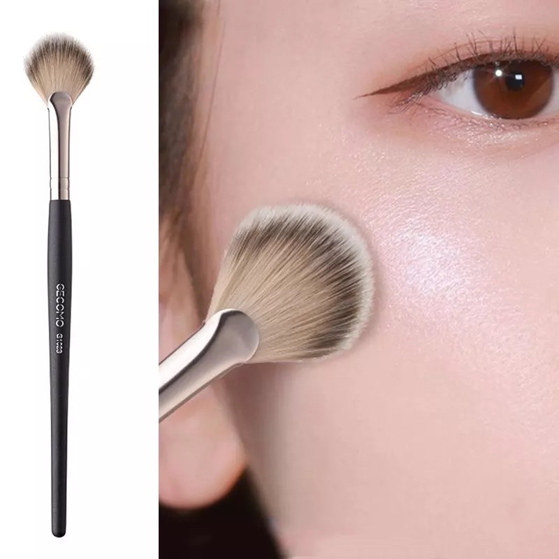 1 Pcs Professional Fan Makeup Brush Blending Highlighter Contour Face Loose Powder Brush Partial Face Cosmetic Beauty Tools