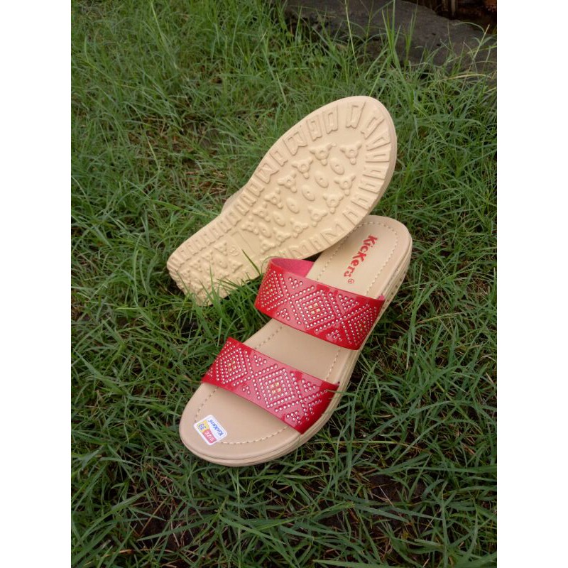 Sandal santai wanita kickers merah sl