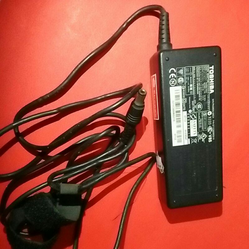 Charger/Adaptor Laptop Toshiba (bekas)