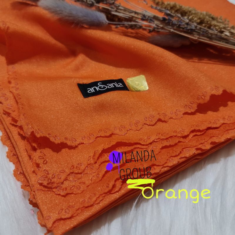 Kerudung shinar glamour Ansania Lacer Cut 110X110 CM-Orange