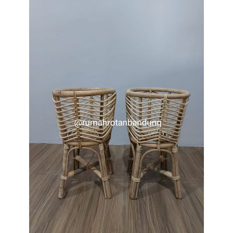 standing pot rotan kaki zigzag  60cm / vas bunga rotan