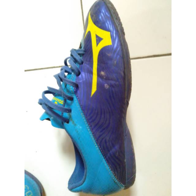 Sepatu Futsal Mizuno Basara 103