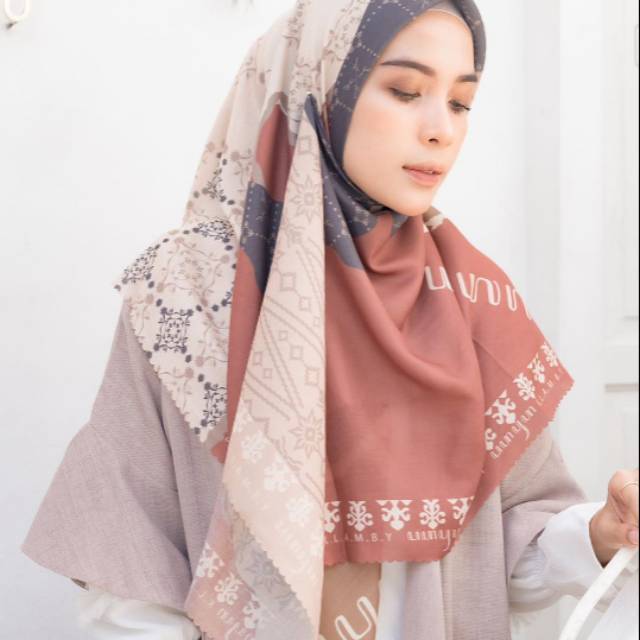 Kanaka Scarf Raja Ampat Wearing Klamby