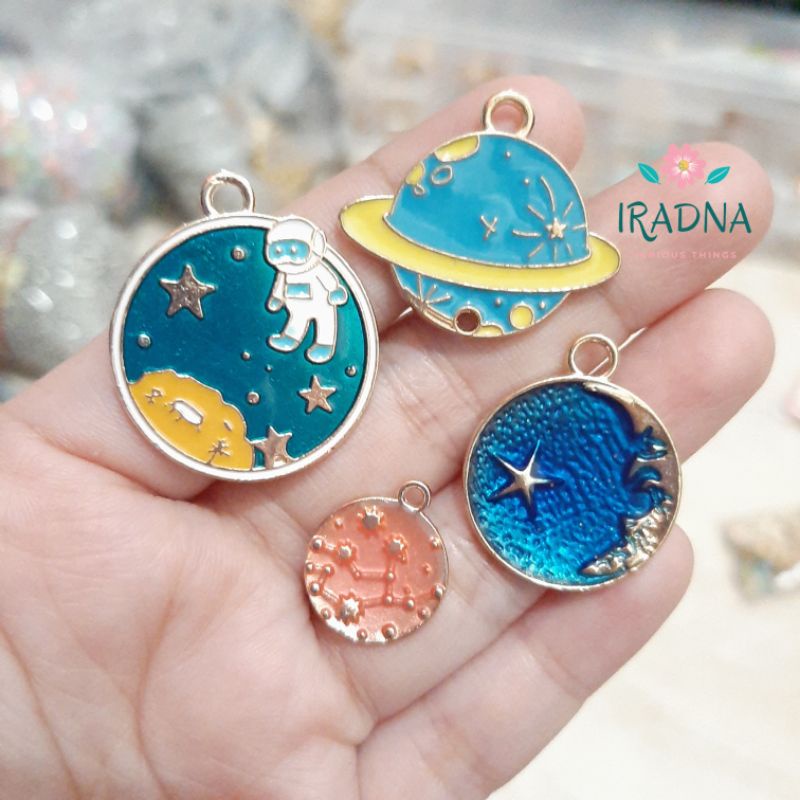 Bandul Kalung Gelang Keychain Bentuk Planet Besar