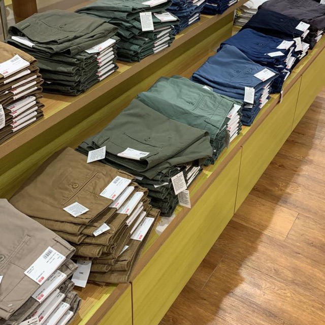 SALE Celana chino pendek Uniqlo • JASTIP ORIGINAL FROM STORE