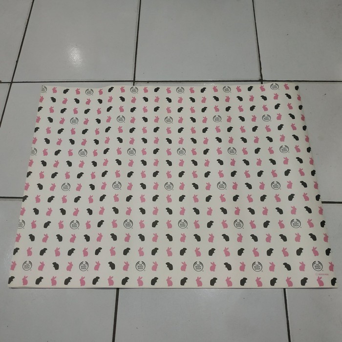 

The Body Shop WRAPPING PAPER Kertas Kado The Body Shop Motif Kelinci