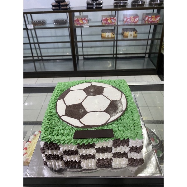 

KUE TART LAPIS SURABAYA GAMBAR BOLA UKURAN 22 CM