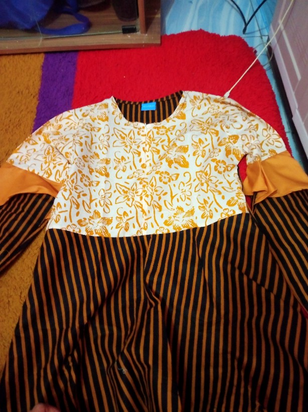 Tunik Batik Hestia Daun Salur
