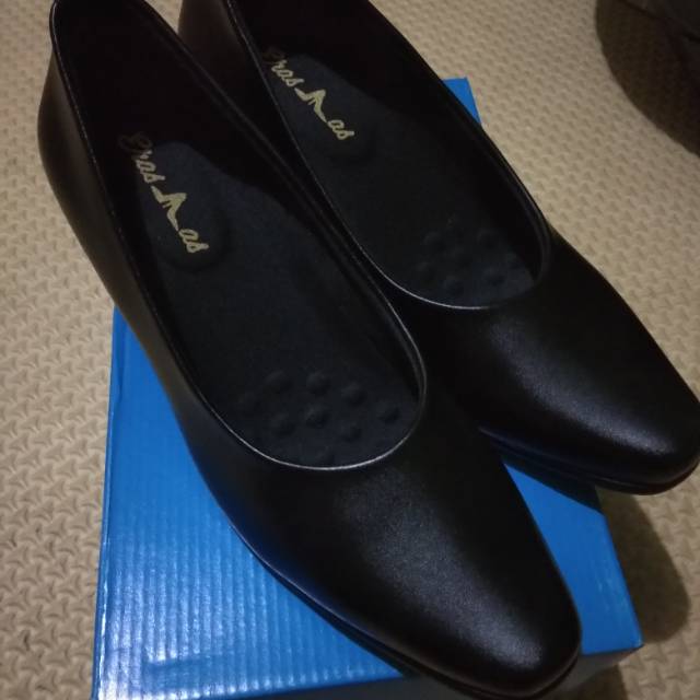 Sepatu persit erasmas