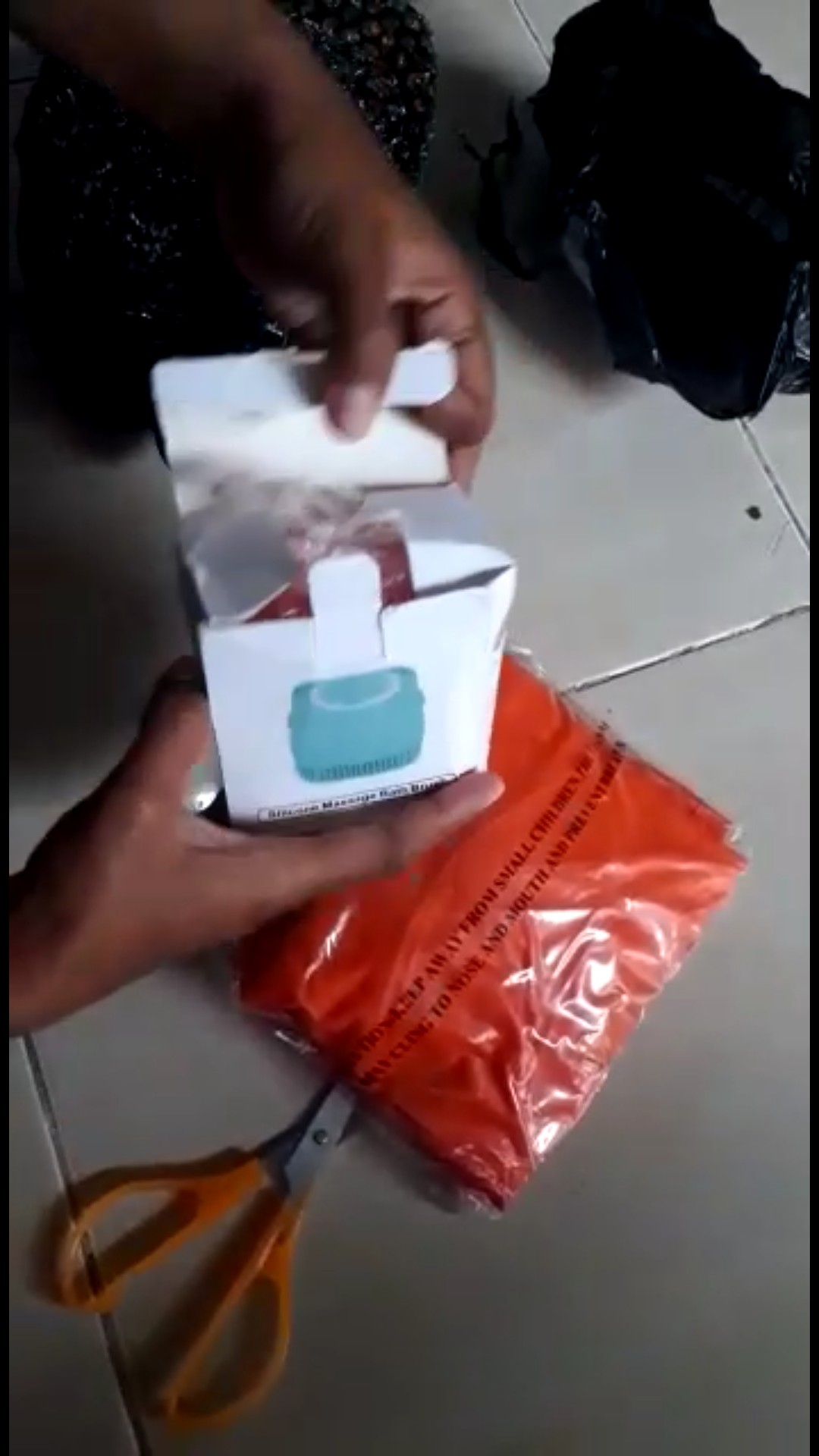 Sikat Mandi Silikon Dapat Diiisi Sabun Sikat Pembersih Badan