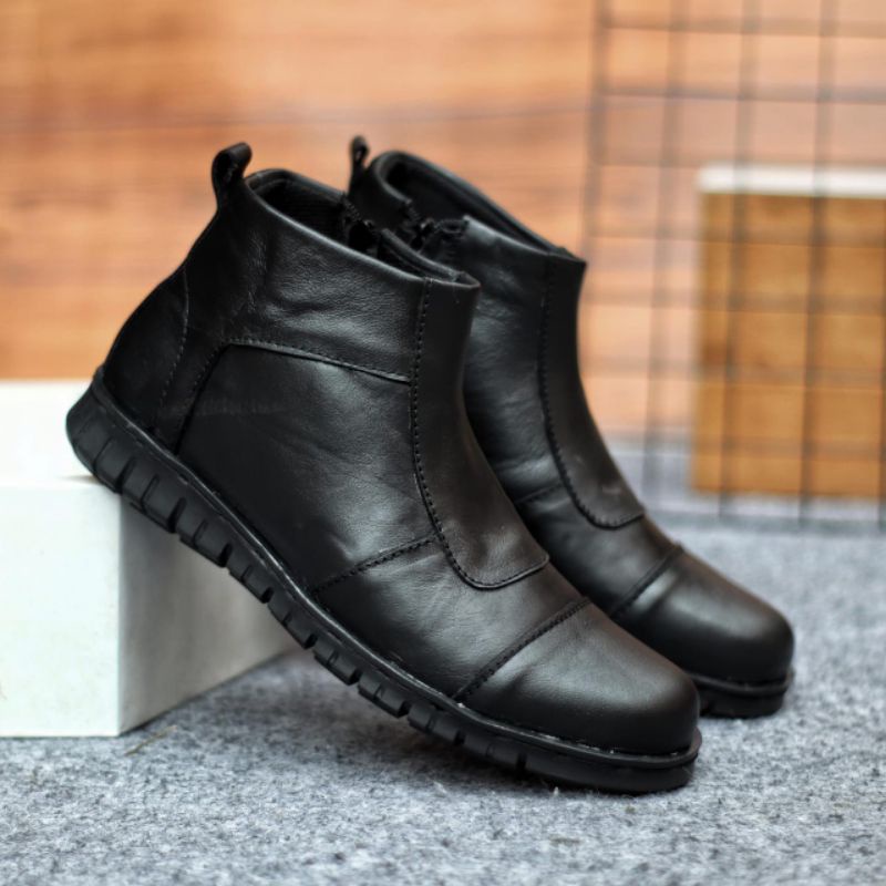 Carrybeus Sepatu Boots Pria Casual Formal Resleting Hitam Kulit Asli Santai Kerja Touring Biker