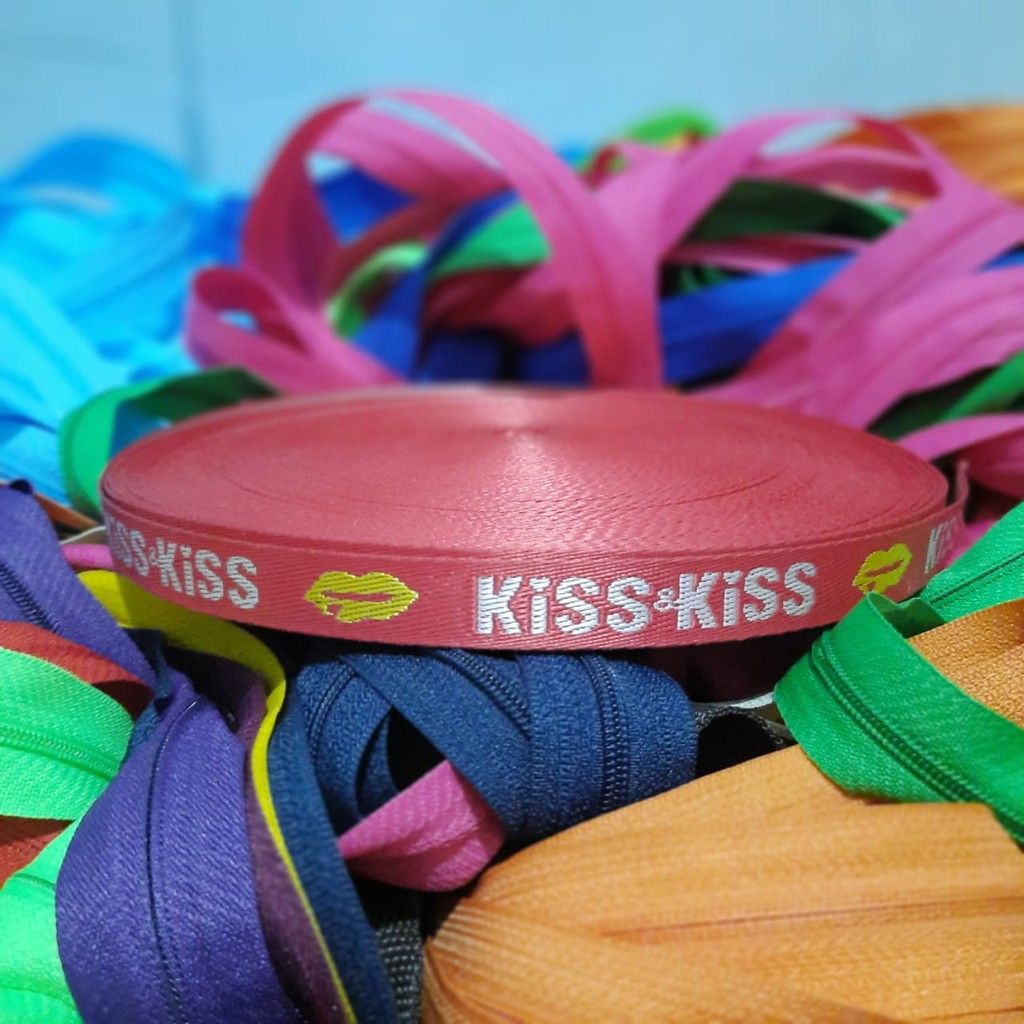 TALI TAS KISS WEBBING 1,5 CM 1 ROLL 22 METER