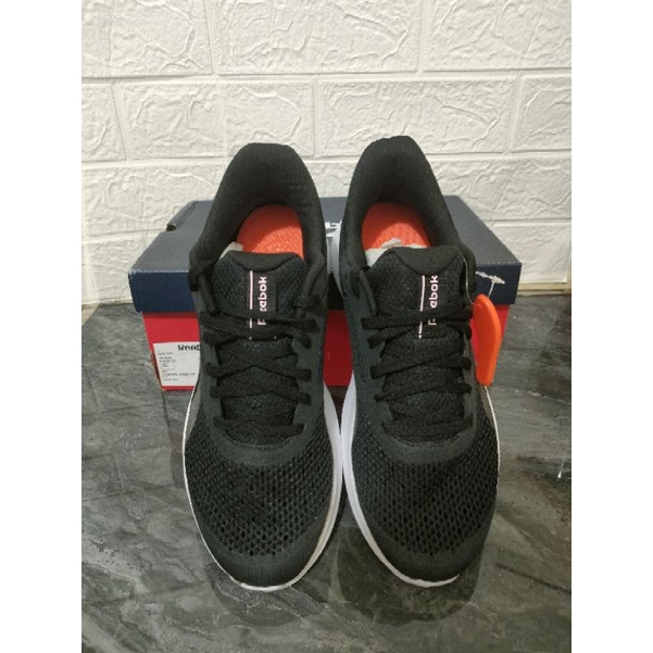 sepatu sneakers Rebook original store