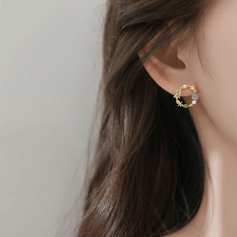 Korean Ladies Elegant Rhinestone Wreath Golden Hoop Earrings / Asymmetric Vintage Fashion Round Alloy Diamond Ear Studs